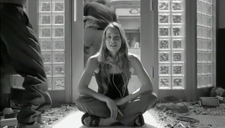 Fiona Apple feet photo thumbnail