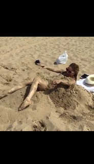 Fiona Apple feet photo thumbnail