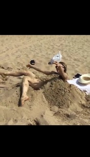 Fiona Apple feet photo thumbnail