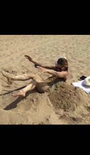 Fiona Apple feet photo thumbnail