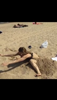 Fiona Apple feet photo thumbnail