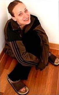 Fiona Apple feet photo thumbnail