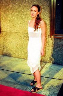 Fiona Apple feet photo thumbnail