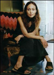 Fiona Apple feet photo thumbnail