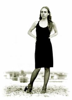 Fiona Apple feet photo thumbnail