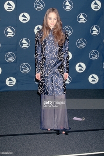 Fiona Apple feet photo thumbnail