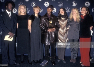 Fiona Apple feet photo thumbnail