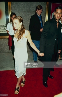 Fiona Apple feet photo thumbnail