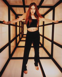 Fiona Apple feet photo thumbnail