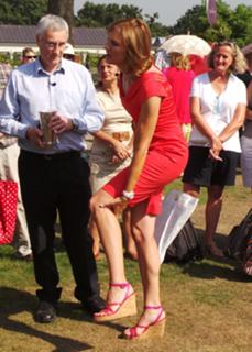 Fiona Bruce feet photo thumbnail