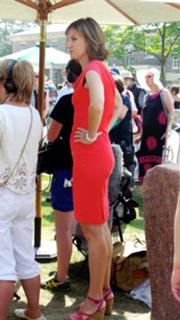 Fiona Bruce feet photo thumbnail