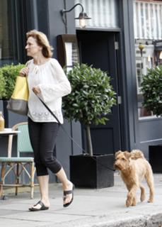 Fiona Bruce feet photo thumbnail