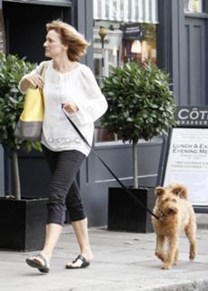 Fiona Bruce feet photo thumbnail