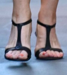 Fiona Bruce feet photo thumbnail