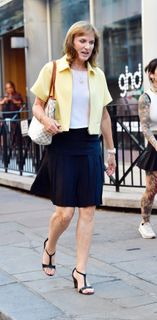 Fiona Bruce feet photo thumbnail