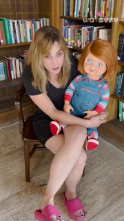 Fiona Dourif feet photo thumbnail