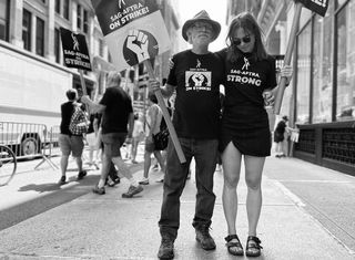 Fiona Dourif feet photo thumbnail