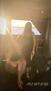 Fiona Fan feet photo thumbnail