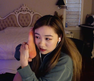 Fiona Fan feet photo thumbnail