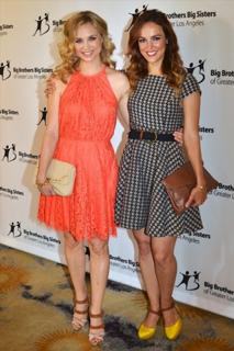 Fiona Gubelmann feet photo thumbnail