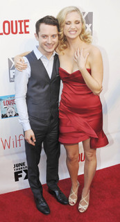 Fiona Gubelmann feet photo thumbnail