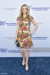 Fiona Gubelmann feet photo thumbnail