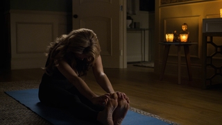 Fiona Gubelmann feet photo thumbnail