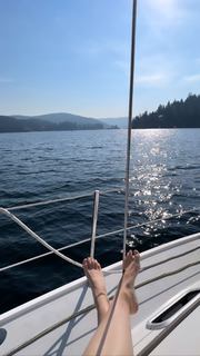 Fiona Gubelmann feet photo thumbnail