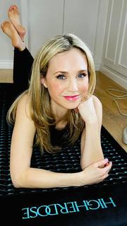 Fiona Gubelmann feet photo thumbnail