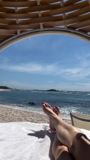 Fiona Gubelmann feet photo thumbnail