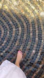 Fiona Gubelmann feet photo thumbnail