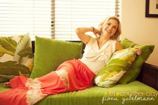 Fiona Gubelmann feet photo thumbnail