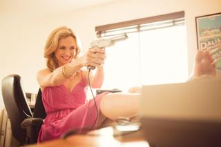 Fiona Gubelmann feet photo thumbnail