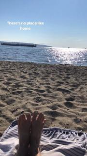Fiona Vroom feet photo 12