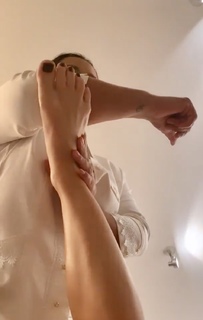 Fiorella Mattheis feet photo thumbnail