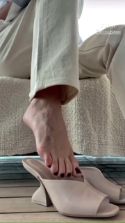 Fiorella Mattheis feet photo thumbnail