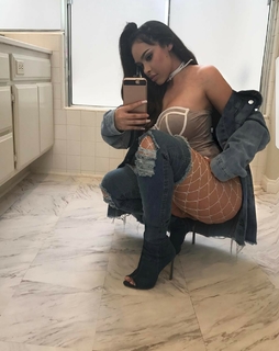 Fiorella Viñas feet photo 1
