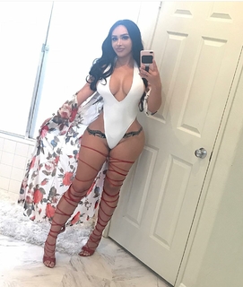 Fiorella Viñas feet photo 15