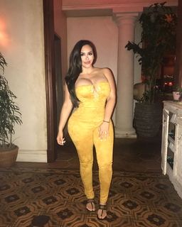 Fiorella Viñas feet photo 4
