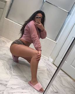 Fiorella Viñas feet photo 17