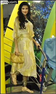 Fiza Ali feet photo 3