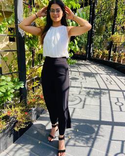 Fiza Chaudhary feet photo 1