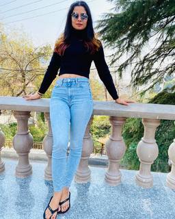Fiza Chaudhary feet photo 11