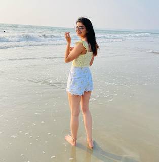 Fiza Chaudhary feet photo 9