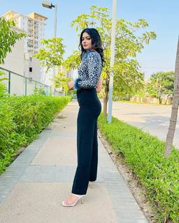 Fiza Chaudhary feet photo 17