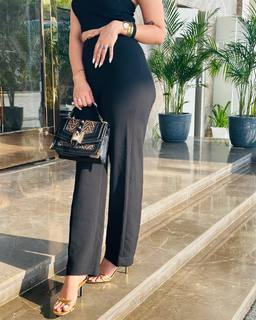 Fiza Chaudhary feet photo 4