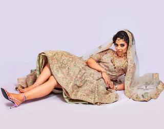 Fiza Chaudhary feet photo 17