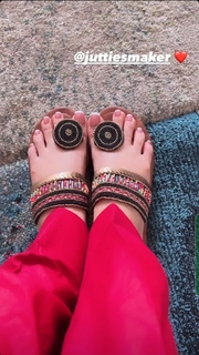 Fiza Chaudhary feet photo 11