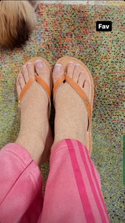 Fiza Chaudhary feet photo 10