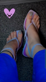 Fiza Chaudhary feet photo 9